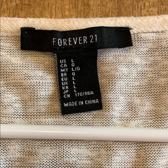 White quarter sleeve top - Picture 3 of 4